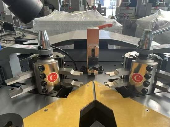 140mm Corner Crimping Machine Automatic Aluminium Window Door Making Machinery - Image 2