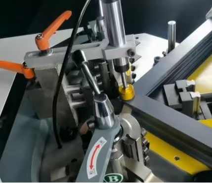 140mm Corner Crimping Machine Automatic Aluminium Window Door Making Machinery - Image 6